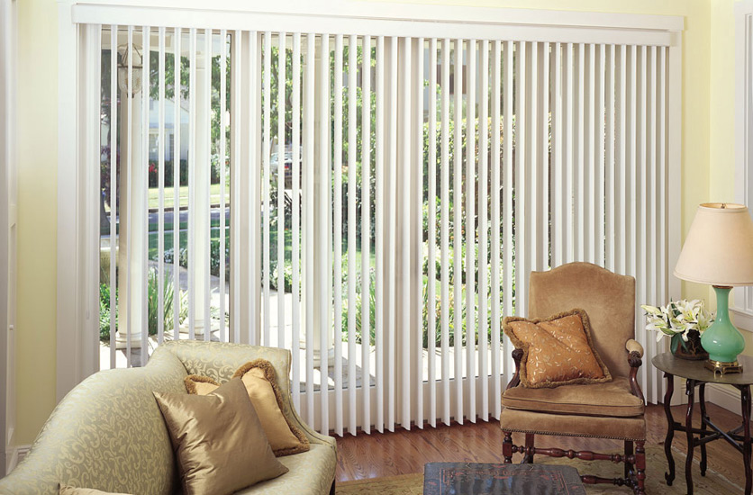 Dikey perde Antalya — ofis ve geniş pencereler